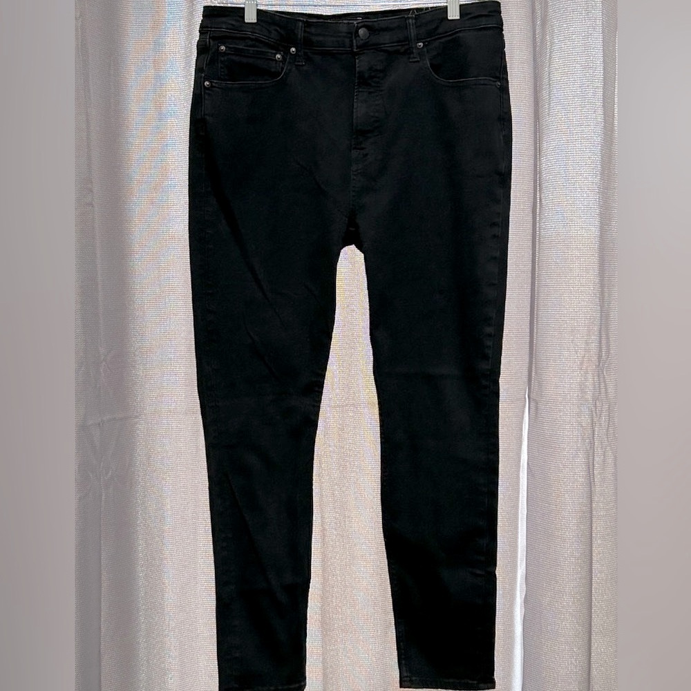 NWOT Black High Rise Skinny Jeans